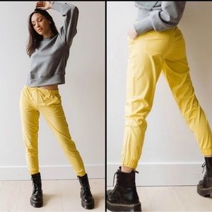 Albion Mustard Yellow Jetsetters